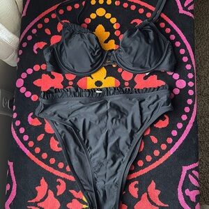 NWT CUPSHE Black Bikini top and bottom set adjustable straps ruffle size M